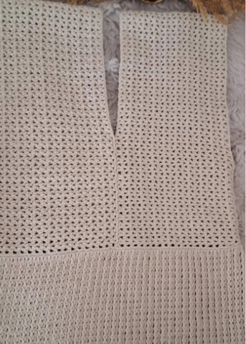 KADIN KREM RENGİ EL ÖRGÜSÜ V YAKA YAZLIK BLUZ