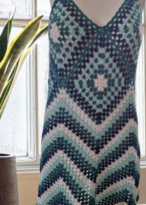 Yazlık Yeşil,Mavi,Beyaz Geometrik Desenli Asimetrik Askılı Örgü Elbise