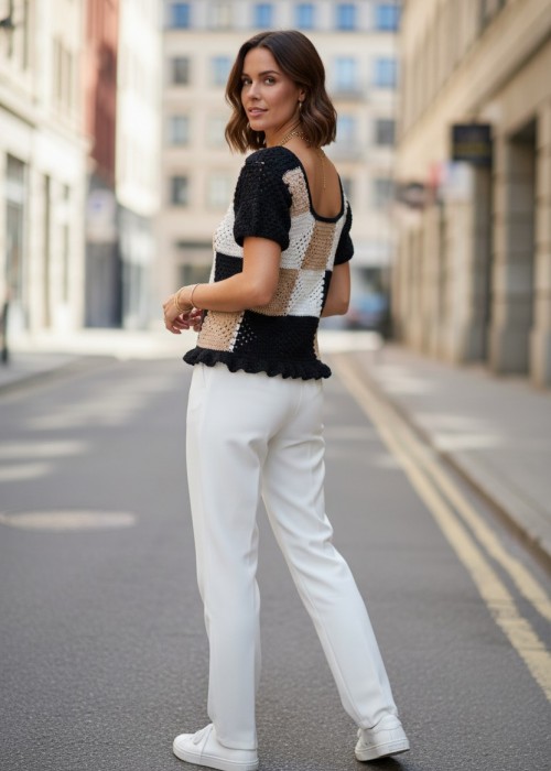 KADIN EL ÖRGÜSÜ YAZLIK KAHVE SİYAH KREM KARE MOTİFLİ BLUZ