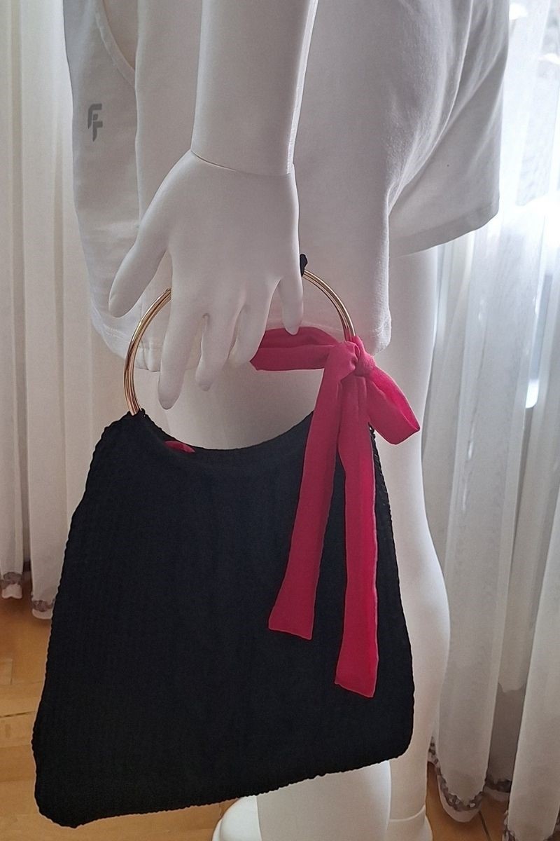 KADIN, SİYAH RENK,PEMBE ASTARLI,METAL SAPLI, EL ÖRGÜSÜ, HAND MADE EL ÇANTASI KADIN, SİYAH RENK,PEMBE ASTARLI,METAL SAPLI, EL ÖRGÜSÜ, HAND MADE EL ÇANTASI