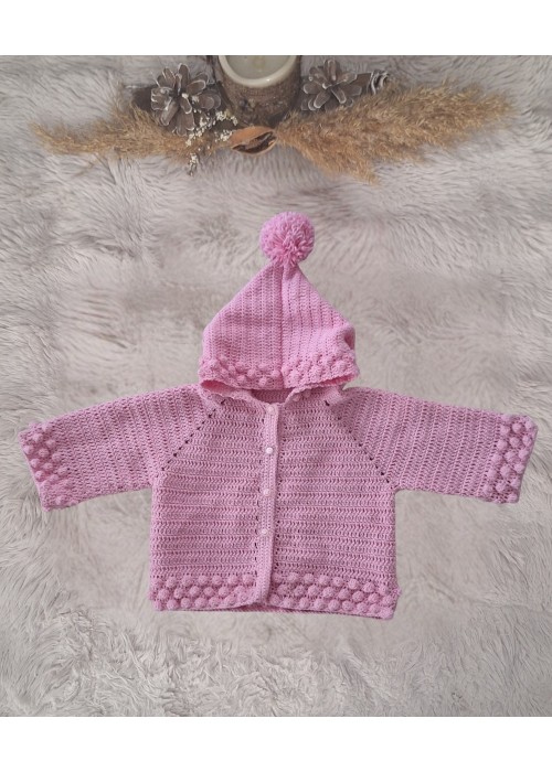 ÇOCUK PEMBE KAPÜŞONLU KABARTMA MOTİFLİ DÜĞMELİ HIRKA