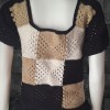 KADIN EL ÖRGÜSÜ YAZLIK KAHVE SİYAH KREM KARE MOTİFLİ BLUZ