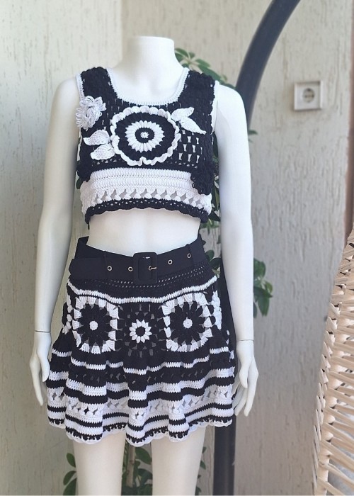 Kadın Siyah Beyaz Renk Pamuklu Coton Ip Kalın Askılı Crop Bluz Kısa Etekli Ikili Takım