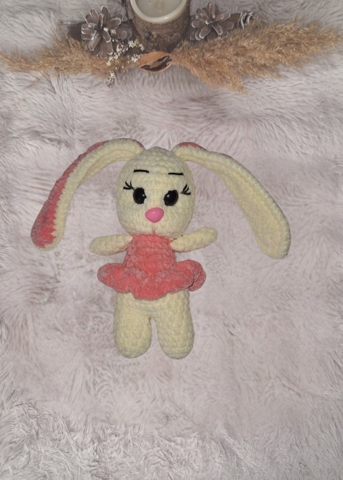 Kadife İp Örgü Amigurumi  pembe krem rengi  Tavşan Bebek Oyuncak