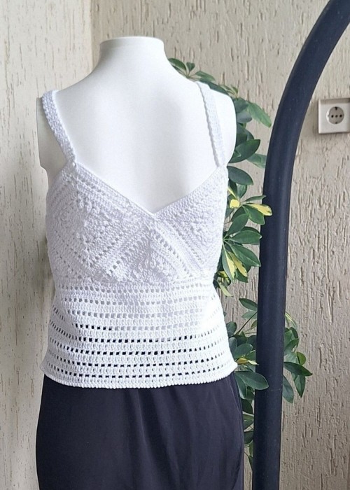 Kadın Beyaz Renk Pamuklu İpten Askılı Hand Made El Örgüsü Yazlık Bluz Kadın Beyaz Renk Pamuklu İpten Askılı Hand Made El Örgüsü Yazlık Bluz