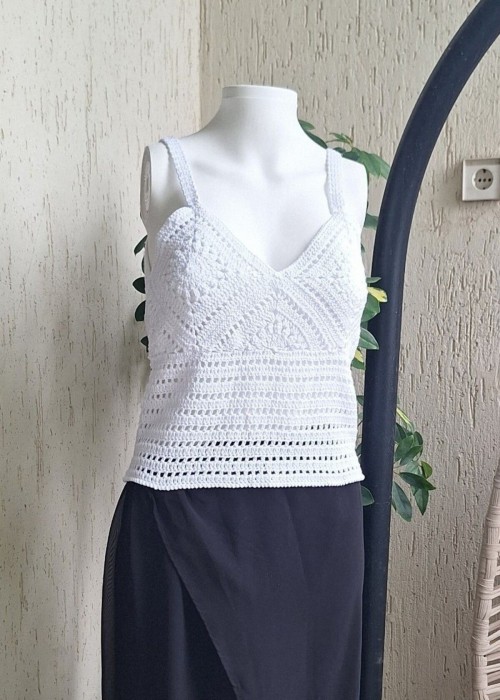 Kadın Beyaz Renk Pamuklu İpten Askılı Hand Made El Örgüsü Yazlık Bluz Kadın Beyaz Renk Pamuklu İpten Askılı Hand Made El Örgüsü Yazlık Bluz