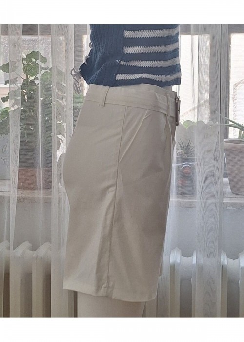 Kadın Ekru Renk Kırık Beyaz Kemer Ve Cep Detaylı Mom Şort Kadın Ekru Renk Kırık Beyaz Kemer Ve Cep Detaylı Mom Şort