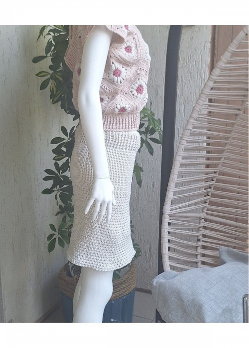 Kadın Pembe Beyaz Çiçek Motifli Örgü Bluz Ve Yıtmaçlı Etek İkili Takım Kadın Pembe Beyaz Çiçek Motifli Örgü Bluz Ve Yıtmaçlı Etek İkili Takım