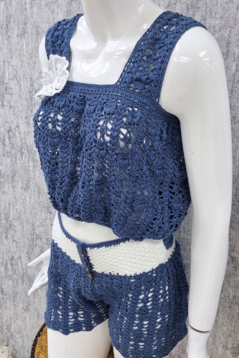 Yazlık Kalın Askılı Kare Yaka Bol Belden Büzgülü Bluz Motif Detaylı Şort Lacivert Takım Yazlık Kalın Askılı Kare Yaka Bol Belden Büzgülü Bluz Motif Detaylı Şort Lacivert Takım