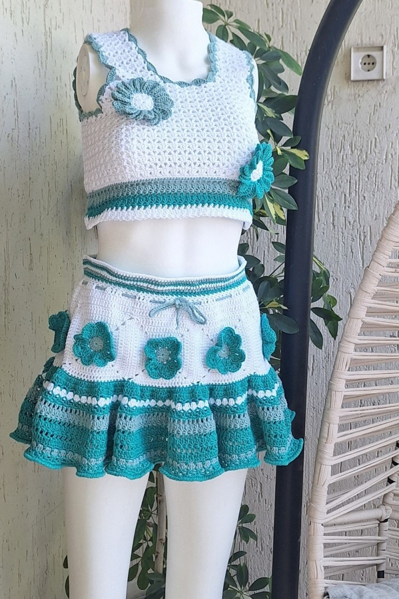KADIN BEYAZ YEŞİL VE TONLARI RENK PAMUKLU COTON İPTEN HAND MADE EL ÖRGÜSÜ KALIN ASKILI  CROP BLUZ  KISA ETEKLİ TAKIM