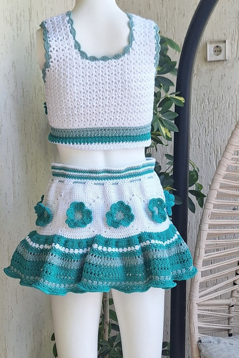 KADIN BEYAZ YEŞİL VE TONLARI RENK PAMUKLU COTON İPTEN HAND MADE EL ÖRGÜSÜ KALIN ASKILI  CROP BLUZ  KISA ETEKLİ TAKIM