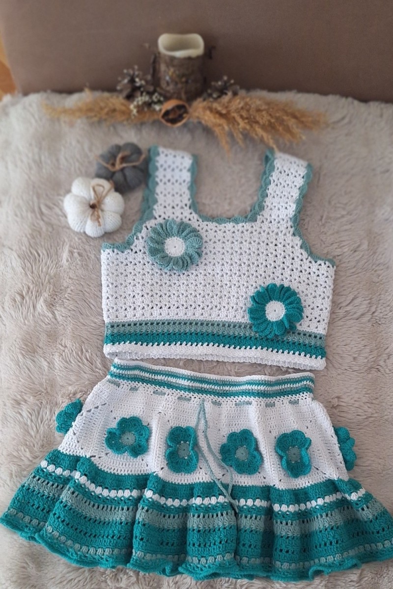 KADIN BEYAZ YEŞİL VE TONLARI RENK PAMUKLU COTON İPTEN HAND MADE EL ÖRGÜSÜ KALIN ASKILI  CROP BLUZ  KISA ETEKLİ TAKIM