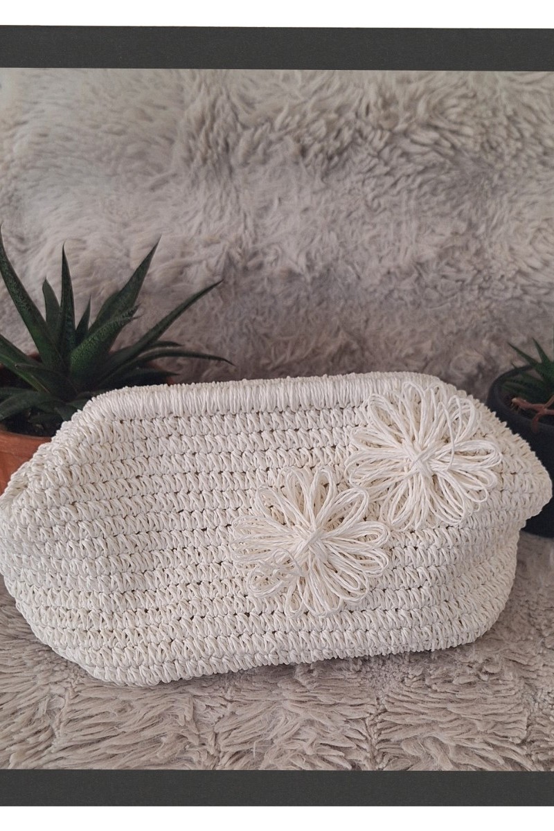 KADIN BEYAZ ÇİÇEK DETAYLI GİZLİ BURSLU HAND MADE, EL ÖRGÜSÜ,  KAĞIT İPTEN YAZLIK  EL ÇANTASI, CLUTCH , PORTFÖY