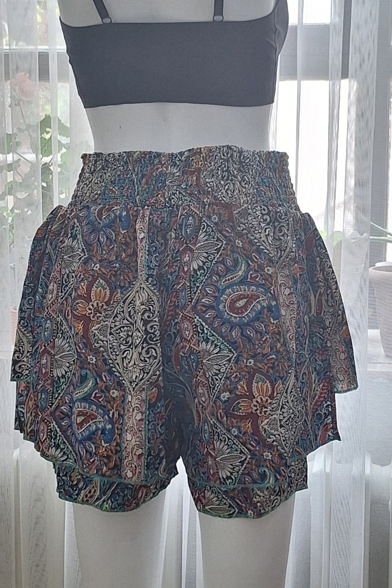 Büzgülü Yüksek Bel Katmanlı Paisley desenli Etek Şort Büzgülü Yüksek Bel Katmanlı Paisley desenli Etek Şort